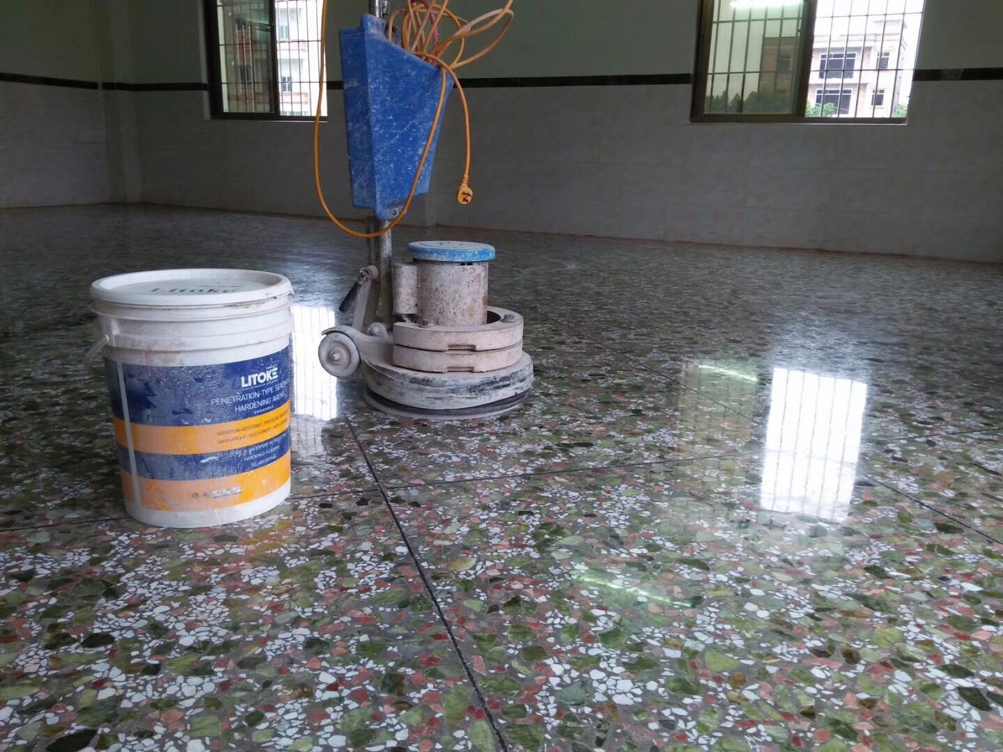 水磨石地面密封固化處理后