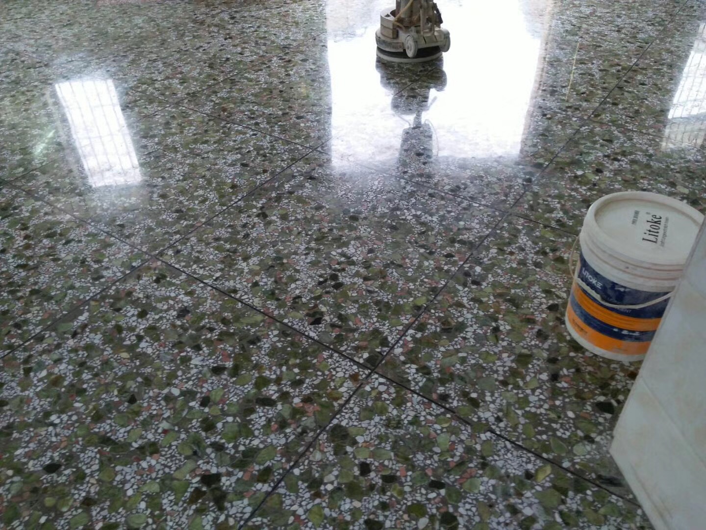 水磨石硬化地坪