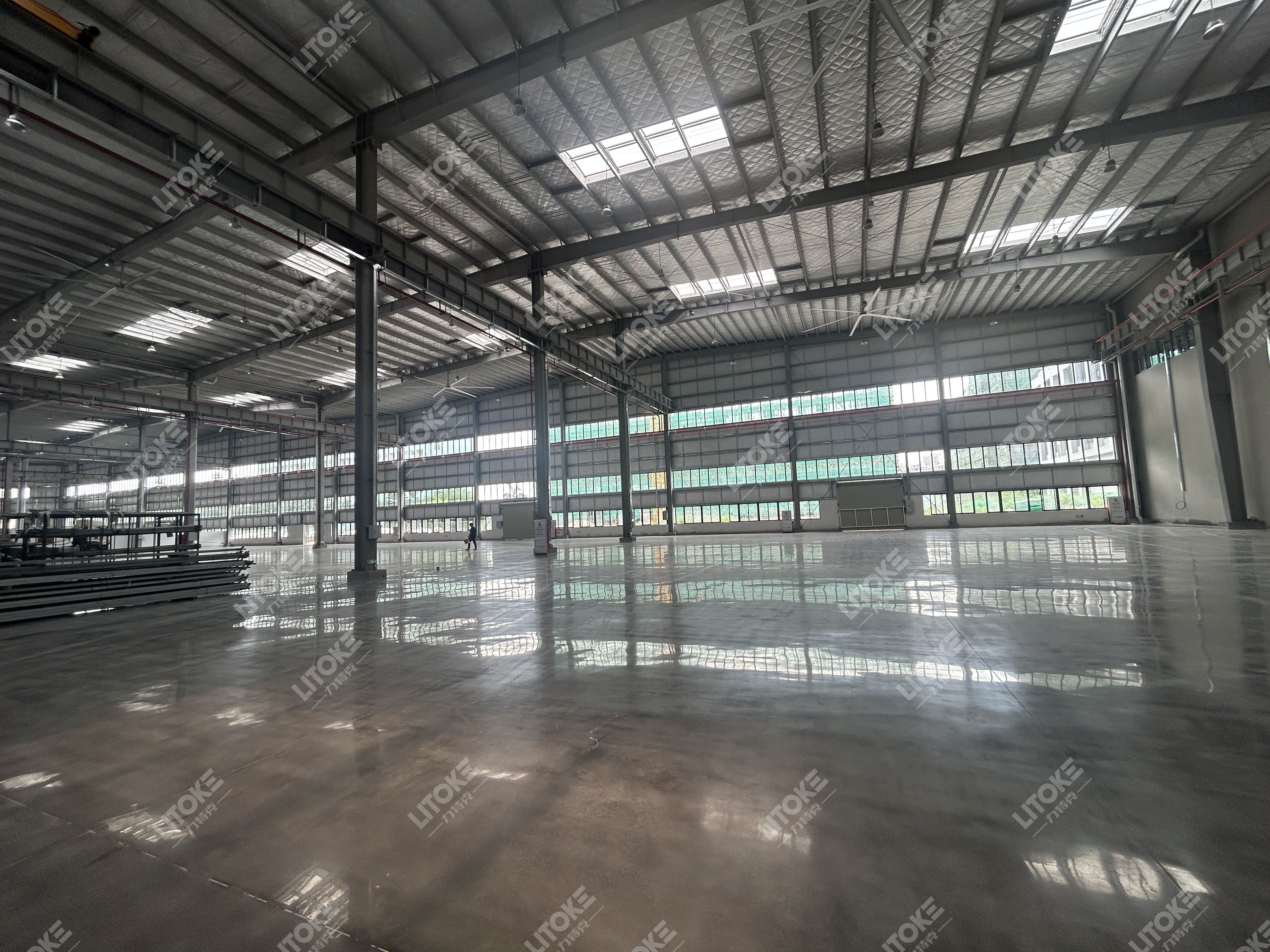 車間倉庫地坪翻新，用混凝土密封固化劑真的省錢嗎？算筆賬給你看！