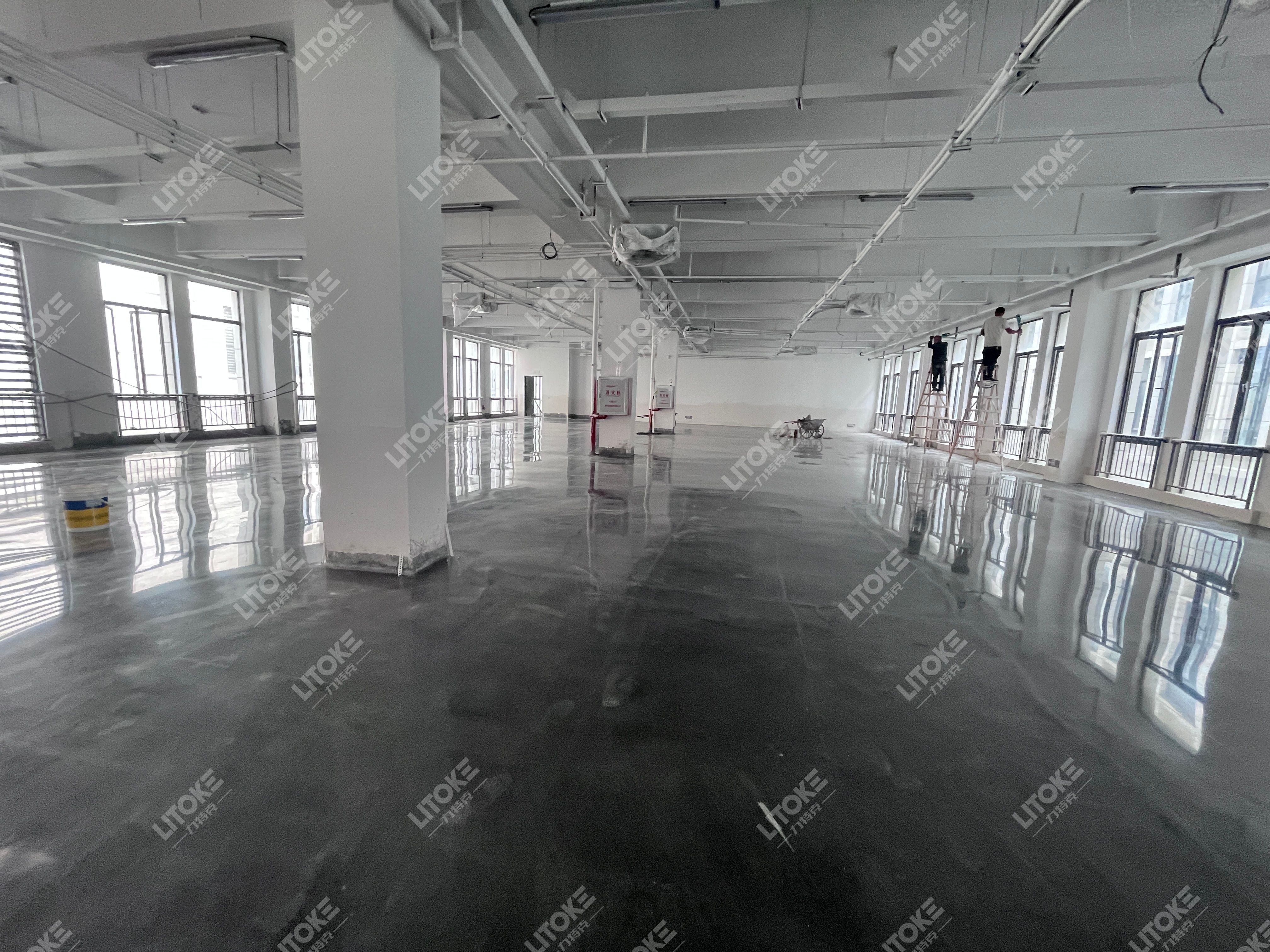 環(huán)氧地坪 vs 金剛砂地坪，工廠車間選擇哪種更劃算？